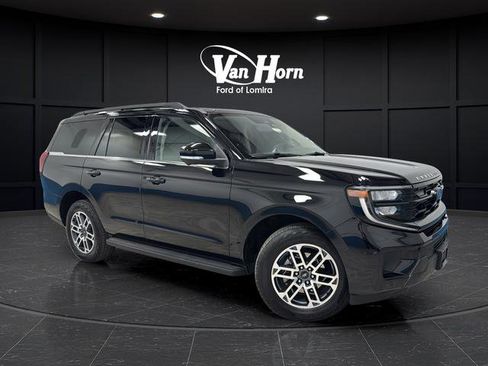 Used 2025 Ford Expedition Active AWD/4WD image 1