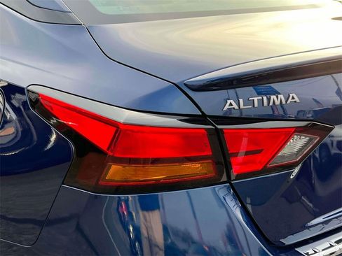 Used 2023 Nissan Altima 2.5 SR image 9