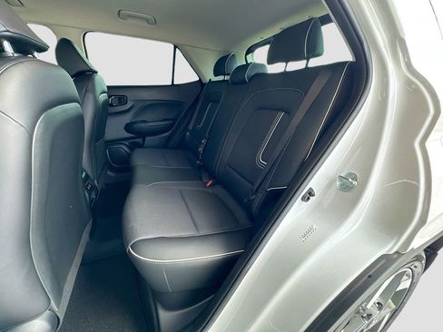 Used 2024 Hyundai Venue Limited FWD image 24