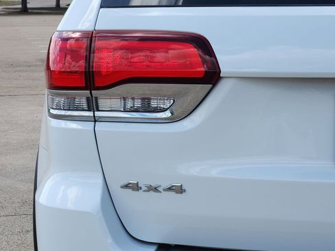 Used 2022 Jeep Grand Cherokee Laredo E image 10