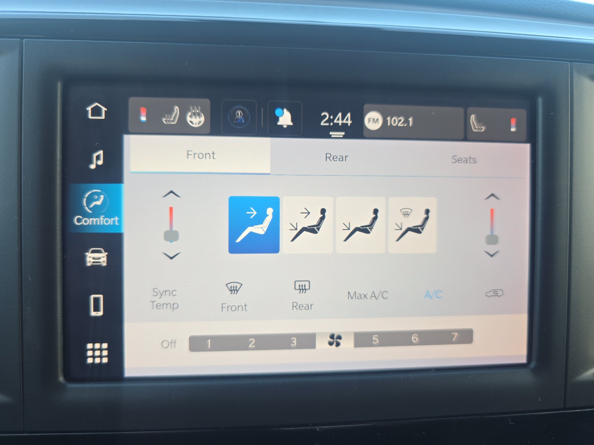 Used 2023 Chrysler Voyager LX FWD image 30