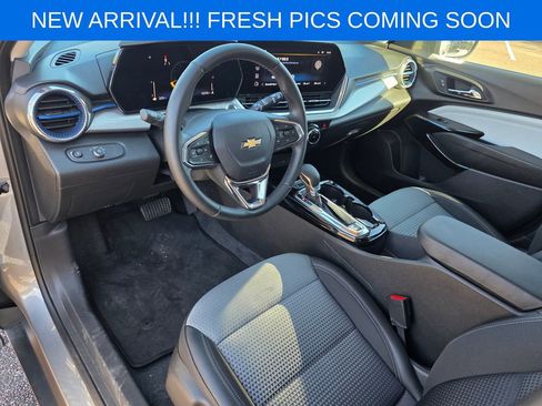 Certified 2025 Chevrolet Trax LT w/ LT Convenience Package image 9