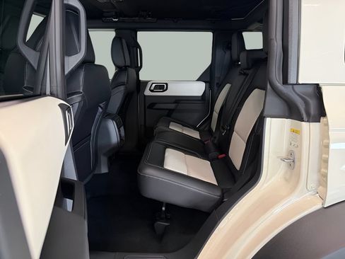 New 2026 Ford Bronco Outer Banks w/ Sasquatch Package AWD/4WD image 14