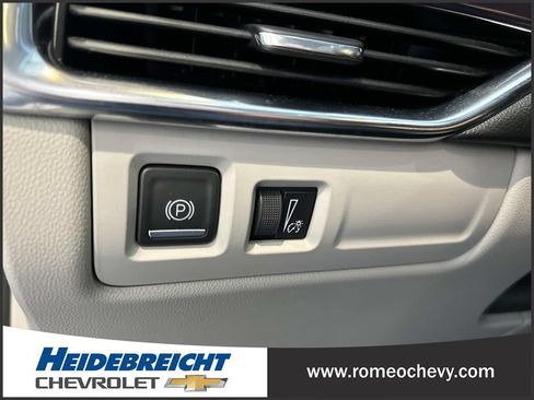 Used 2022 Cadillac XT4 Luxury w/ Cold Weather Package AWD/4WD image 30
