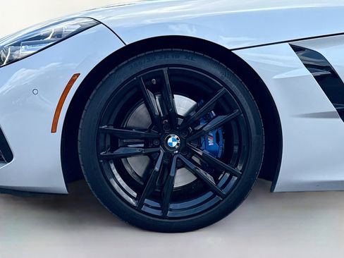 Used 2022 BMW Z4 M40i w/ Premium Package RWD image 41