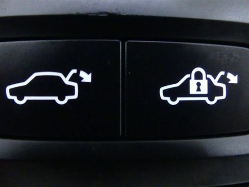 Used 2023 Volvo XC60 B5 Plus w/ Climate Package image 33