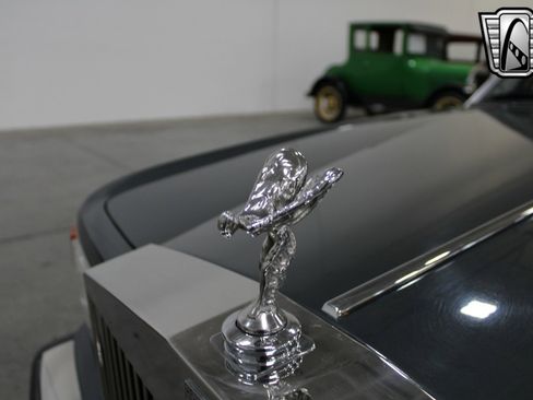Used 1990 Rolls-Royce Silver Spur image 12