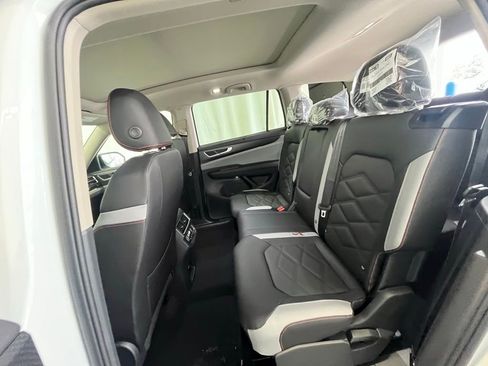 New 2026 Volkswagen Atlas Peak Edition image 22