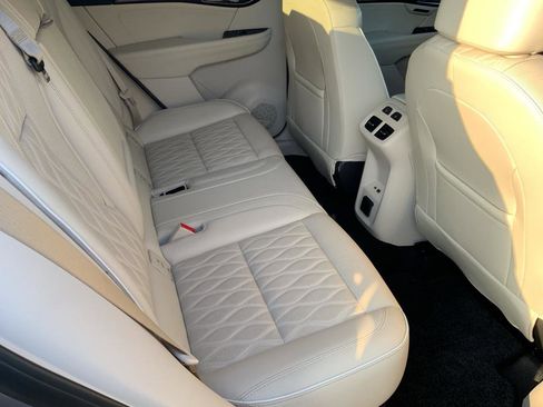 Used 2022 Buick Envision Avenir w/ Technology Package II image 13