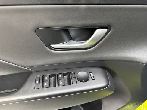 Used 2024 Hyundai Kona Limited FWD image 31
