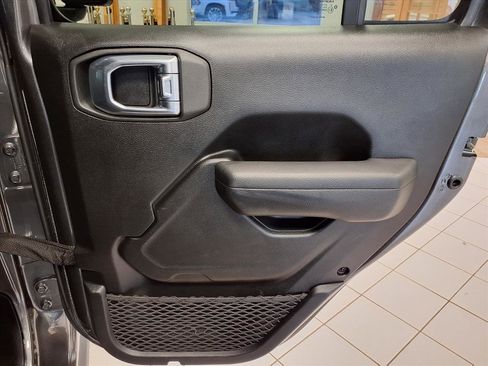 Used 2023 Jeep Gladiator Rubicon w/ LED Lighting Group image 12