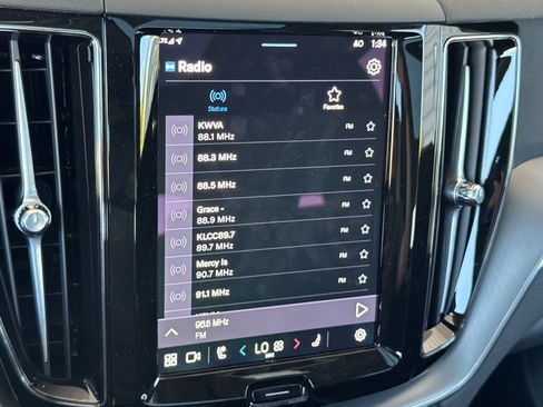 New 2025 Volvo XC60 B5 Core w/ Protection Package Premier image 17