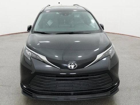 New 2026 Toyota Sienna XLE image 2