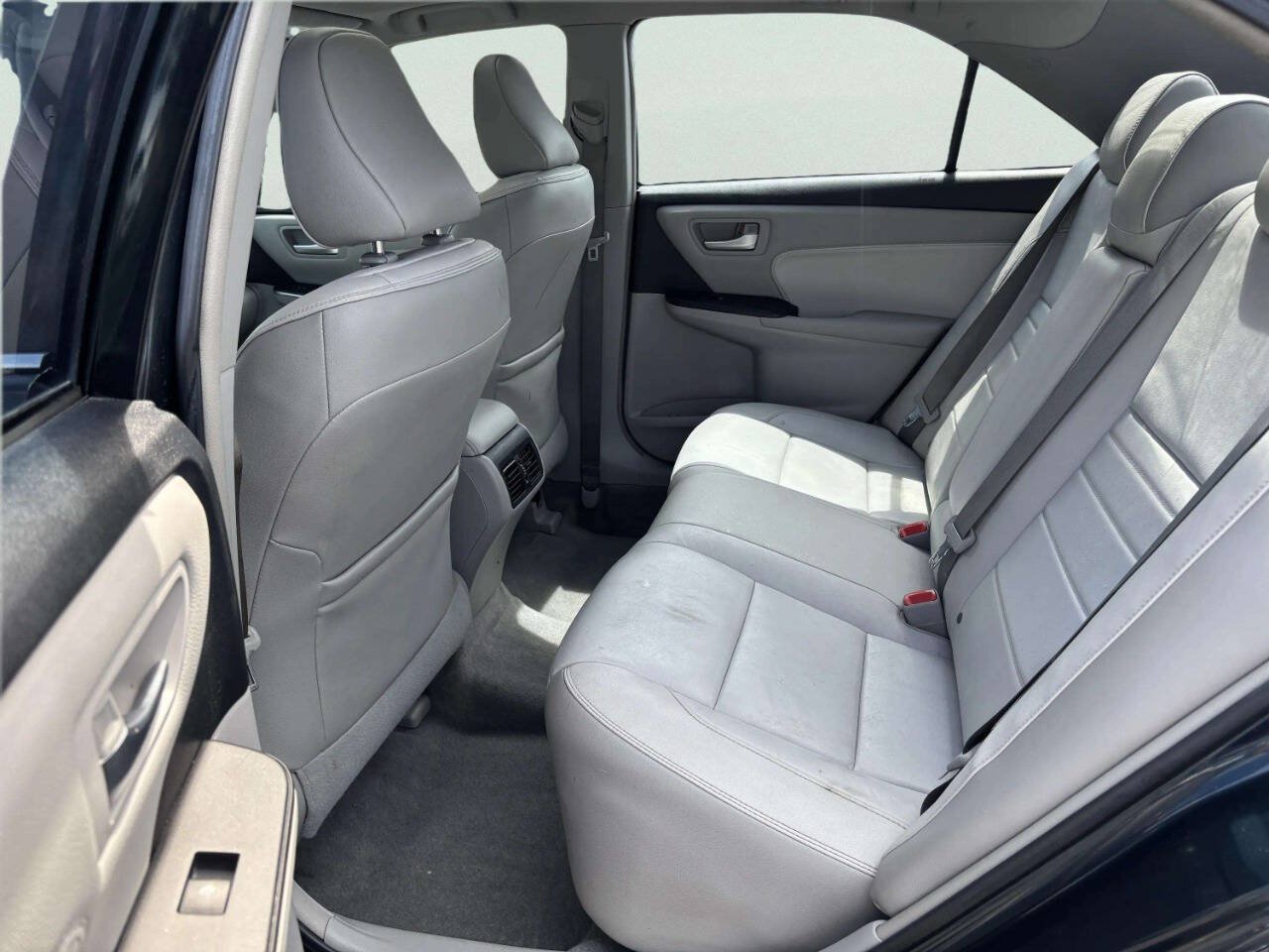 Used 2017 Toyota Camry XLE w/ Moonroof Package FWD image 15