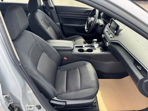 Used 2024 Nissan Altima 2.5 S FWD image 19