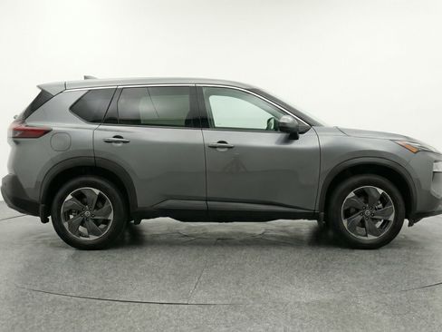 Used 2025 Nissan Rogue SV image 11
