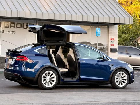 Used 2020 Tesla Model X AWD/4WD image 8