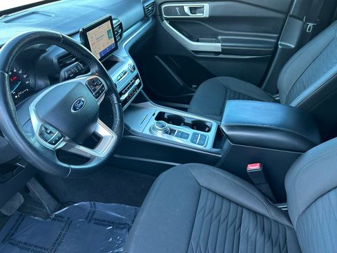 Used 2021 Ford Explorer XLT image 9