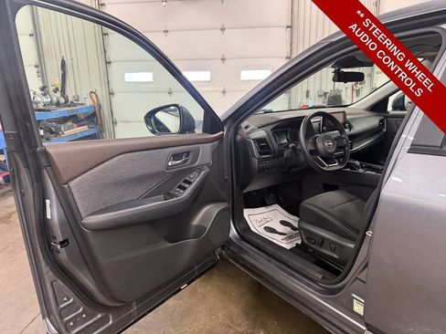 Used 2023 Nissan Rogue SV AWD/4WD image 11