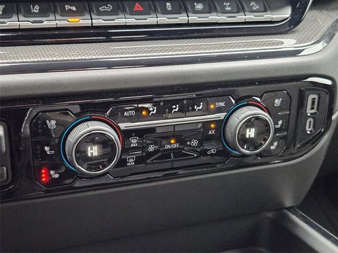 Used 2024 Chevrolet Silverado 2500 ZR2 image 29