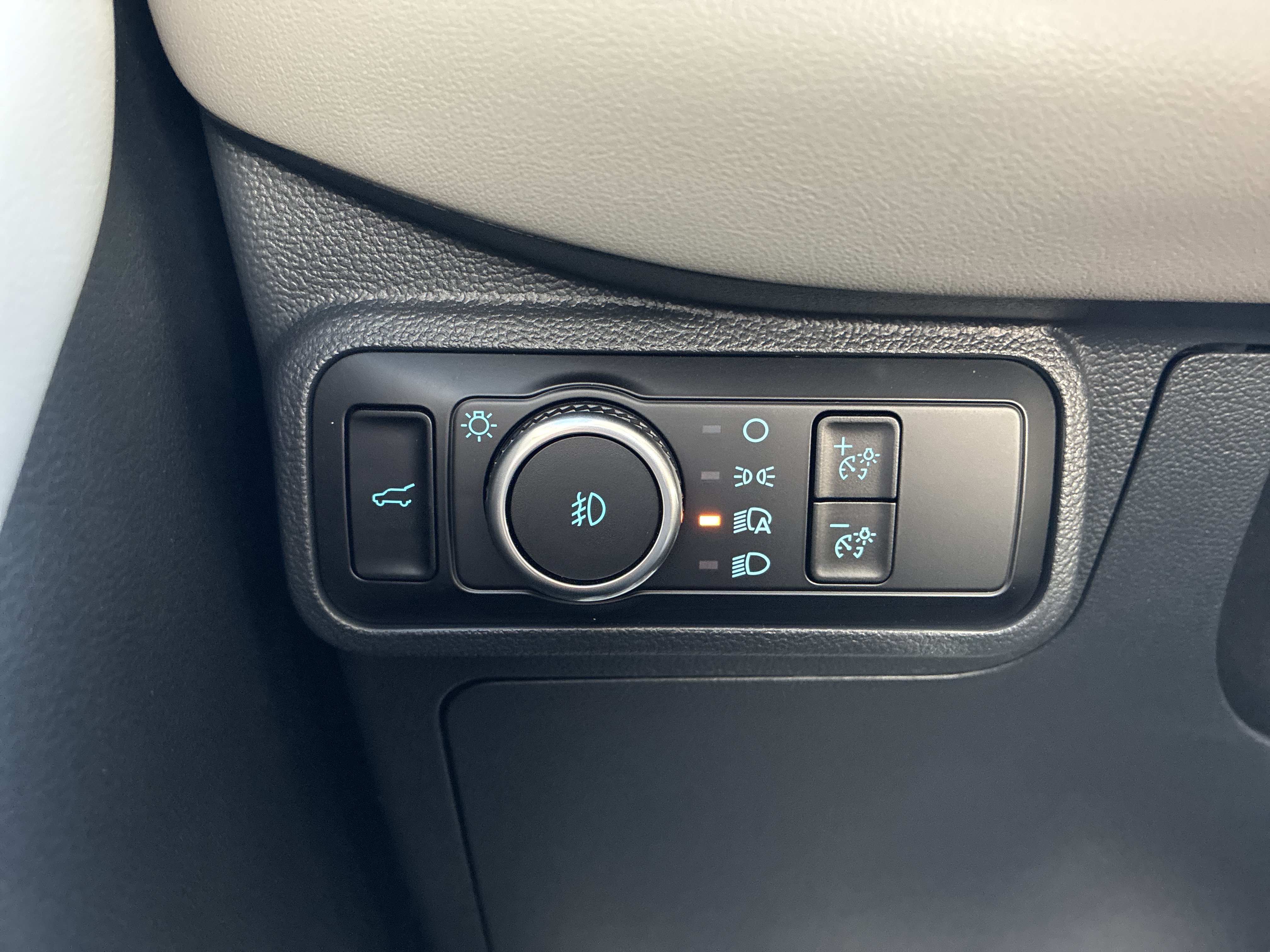 Used 2025 Ford Explorer Active w/ Active Comfort Package RWD image 18