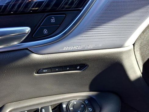 Used 2025 Cadillac XT6 Premium Luxury image 12