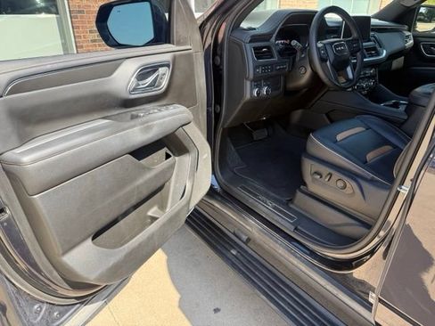 Used 2023 GMC Yukon AT4 w/ AT4 Premium Package AWD/4WD image 13