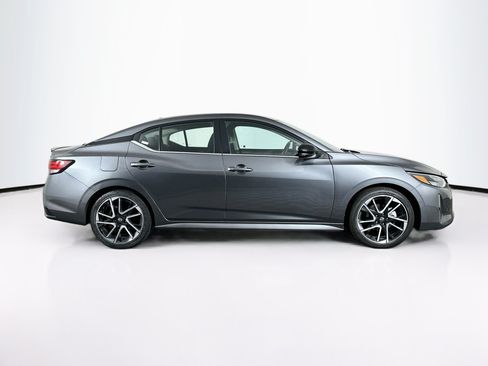 Used 2025 Nissan Sentra SR FWD image 10