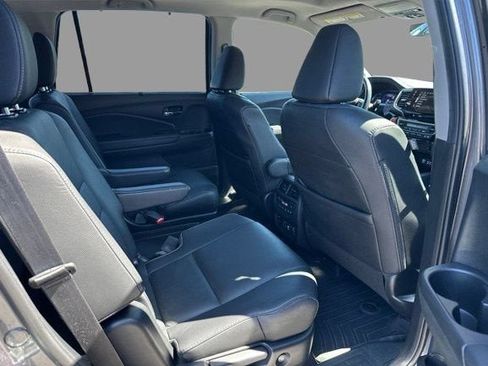 Used 2021 Honda Pilot Touring image 10