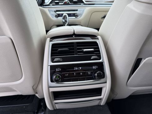 Used 2018 BMW 740i RWD image 18