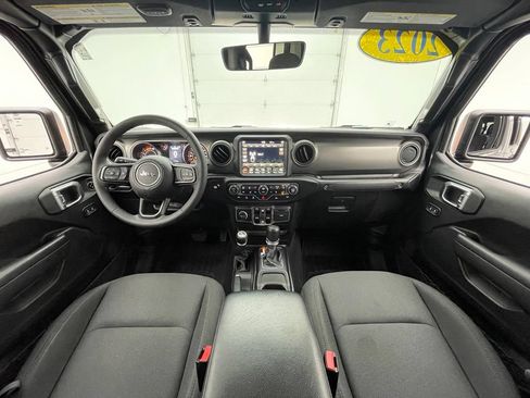 Used 2023 Jeep Gladiator Sport AWD/4WD image 3