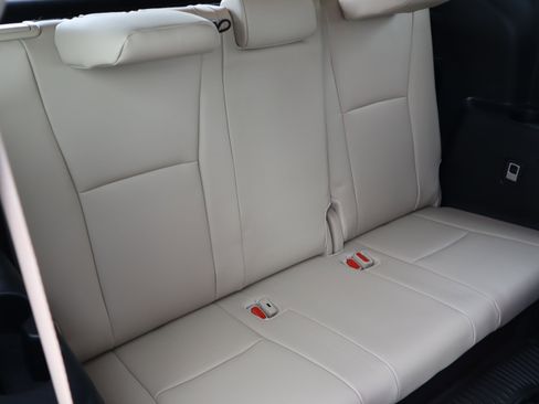 Used 2024 Toyota Highlander XLE AWD/4WD image 38