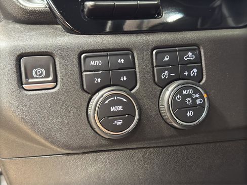 Used 2024 Chevrolet Silverado 2500 High Country w/ High Country Premium Package AWD/4WD image 17