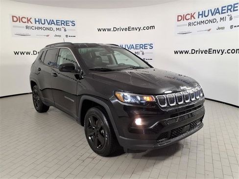 Used 2022 Jeep Compass Latitude w/ Convenience Group image 3