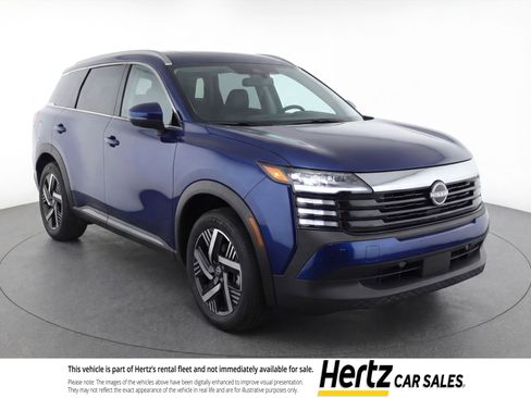 Used 2025 Nissan Kicks SV image 1