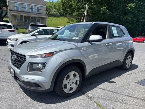 Used 2020 Hyundai Venue SE FWD image 3