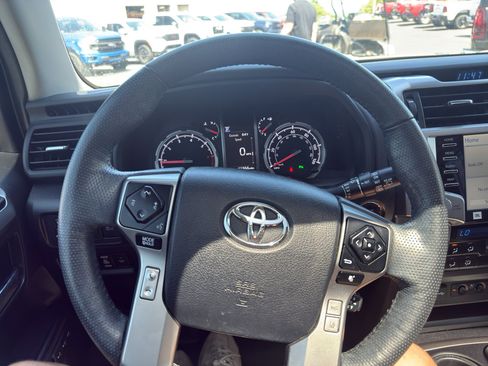 Used 2023 Toyota 4Runner Limited AWD/4WD image 18
