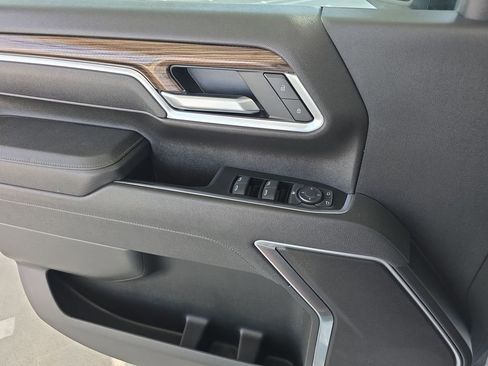 Used 2025 Chevrolet Silverado 2500 LT w/ Convenience Package image 24