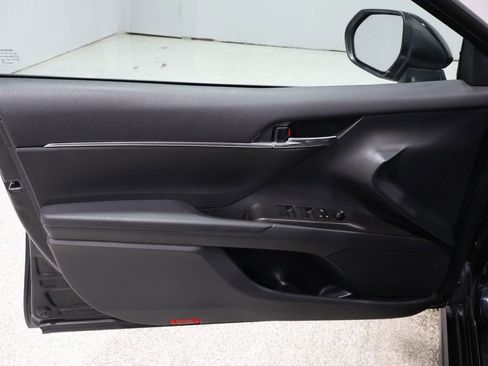 Used 2024 Toyota Camry SE image 12