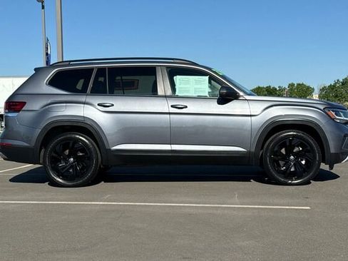 Certified 2023 Volkswagen Atlas SE w/ Panoramic Sunroof Package image 3