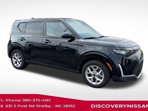Used 2024 Kia Soul LX w/ Option Group 015 FWD image 2