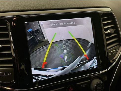 Used 2020 Jeep Grand Cherokee Limited image 14