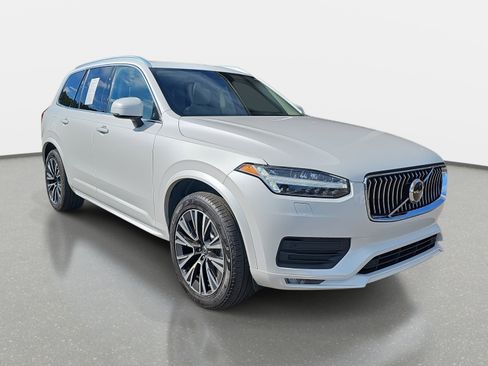 Used 2022 Volvo XC90 T6 Momentum w/ Climate Package image 3