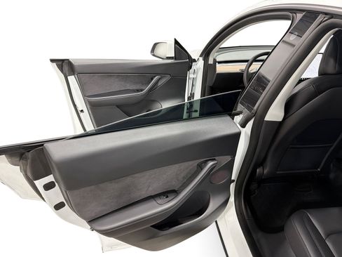 Certified 2021 Tesla Model Y Long Range AWD/4WD image 10