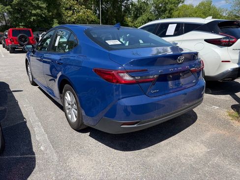 Used 2025 Toyota Camry LE image 3