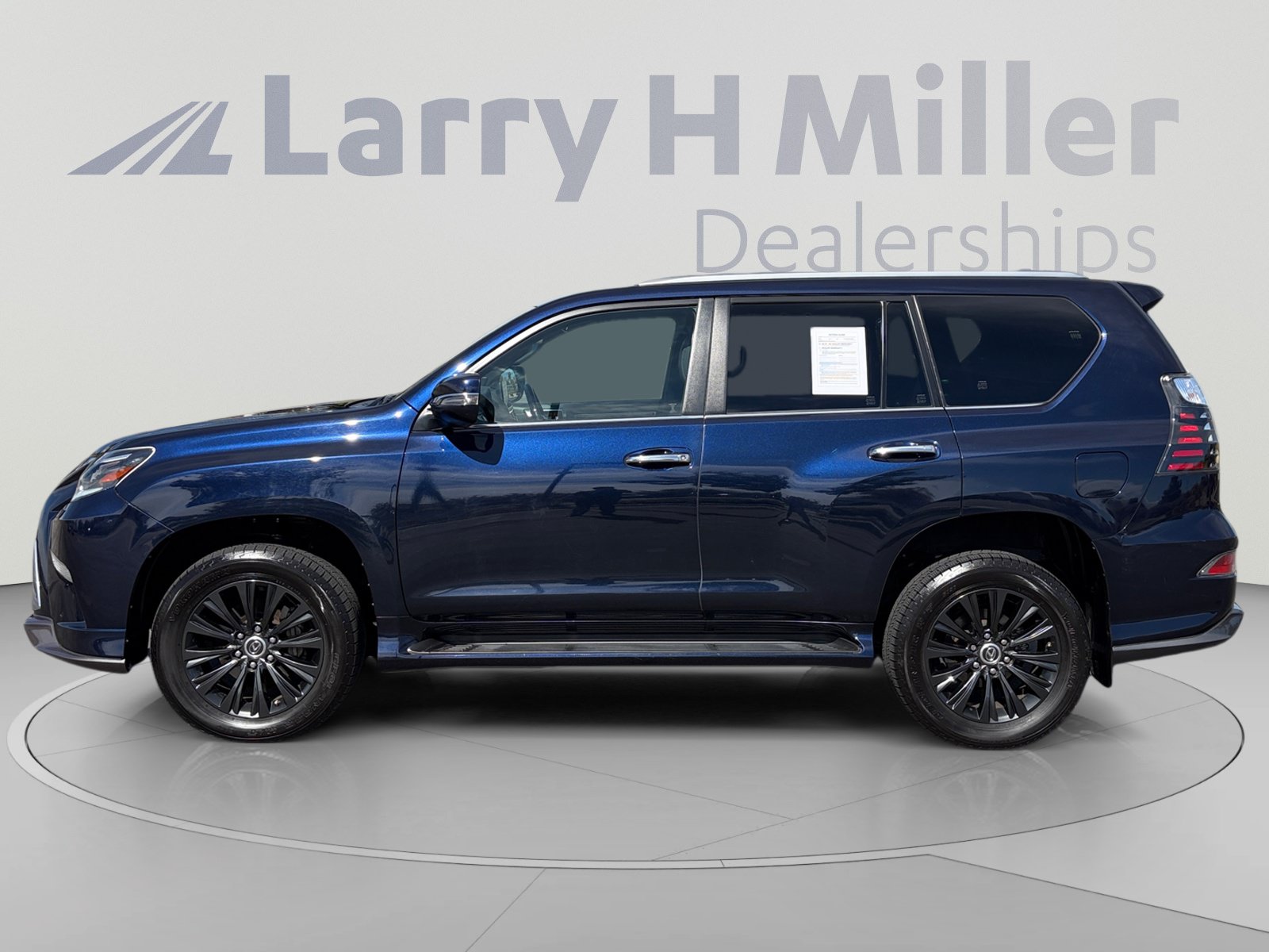 Used 2023 Lexus GX 460 Premium w/ Accessory Package AWD/4WD image 2