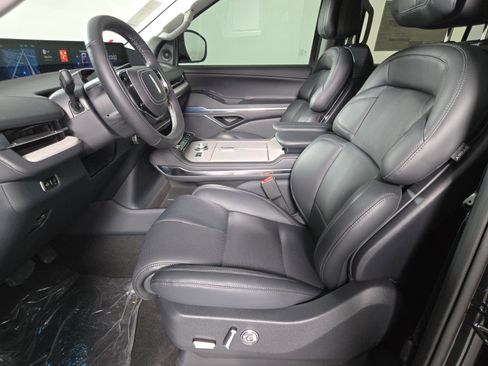 New 2026 Lincoln Navigator L Premier AWD/4WD image 12