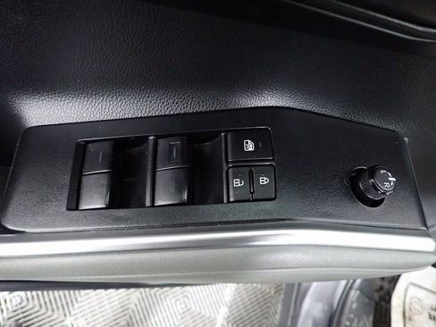 Used 2023 Toyota Highlander L FWD image 19