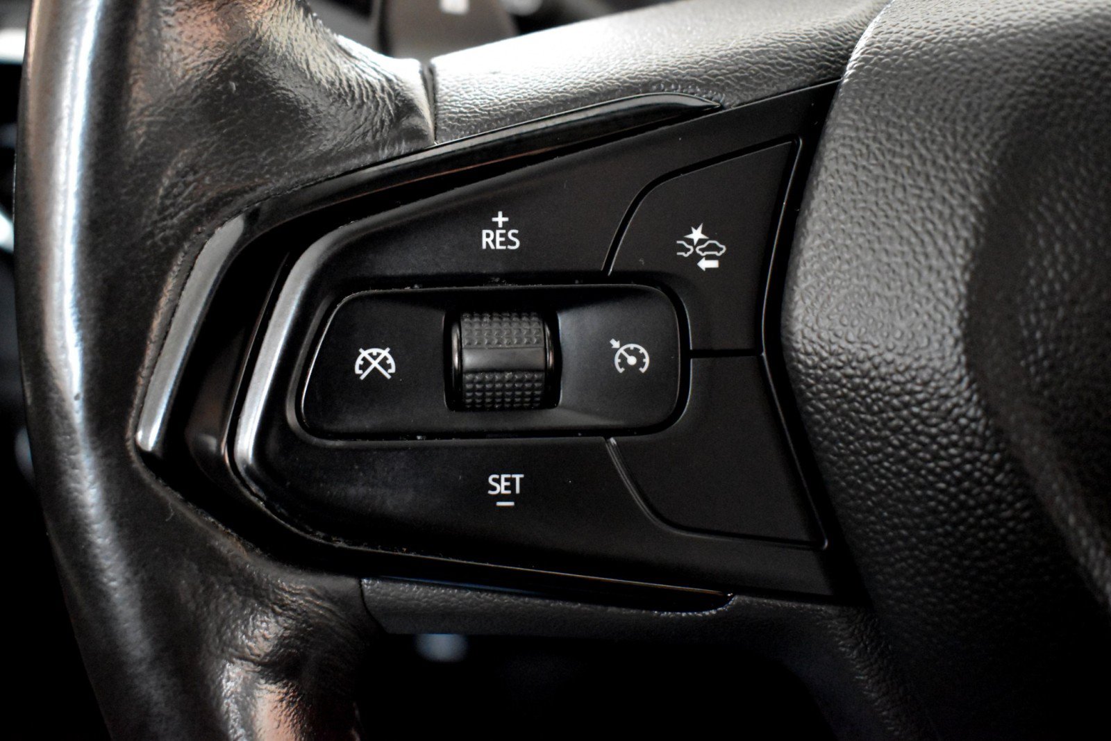 Used 2022 Chevrolet Bolt EUV LT w/ Comfort Package FWD image 13