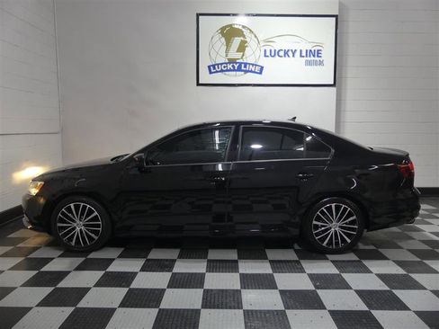 Used 2016 Volkswagen Jetta Sport image 7